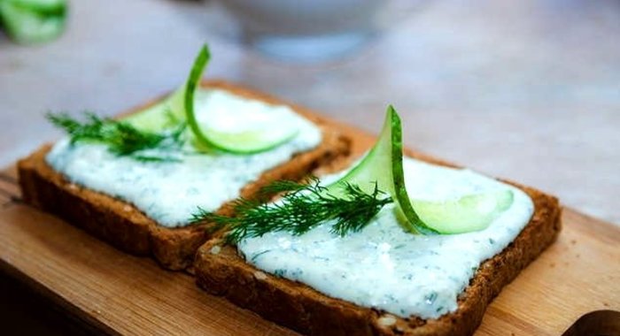 Творожный крем с зеленью