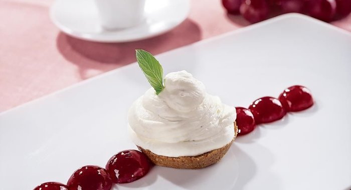 Ореховые корзиночки с кремом из рокфора