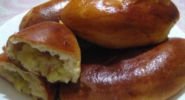 Пирожки с картофелем и тушенкой