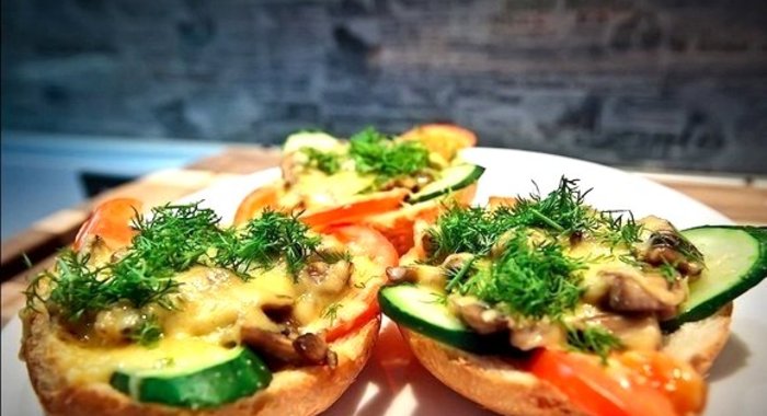 Горячие бутерброды с помидорами