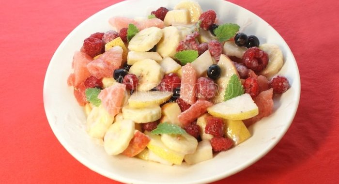 Шарлотка с голубикой