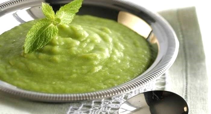 Суп-пюре с зеленым горошком, мятой и луком-пореем