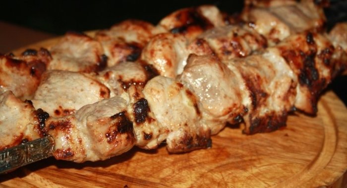 Шашлык из свиной вырезки в кефирном маринаде