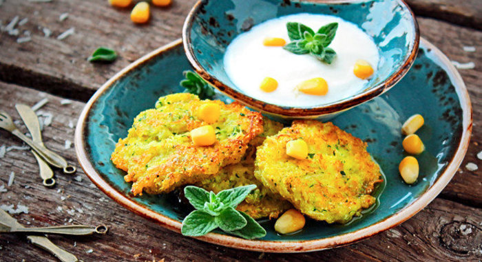 Сырные оладьи из цуккини