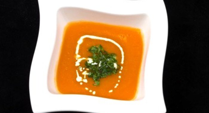 Быстрый морковный суп-пюре с укропным песто