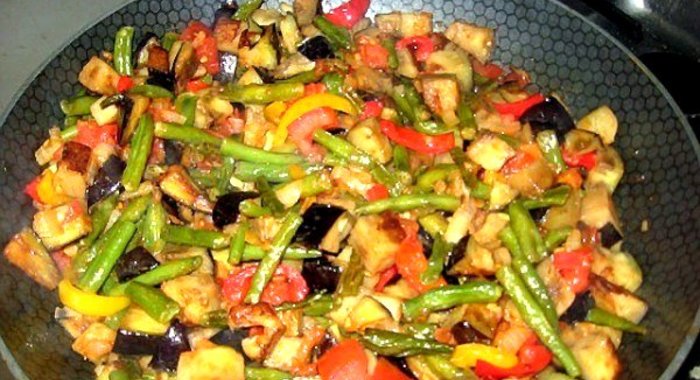 Тушеные овощи в соусе