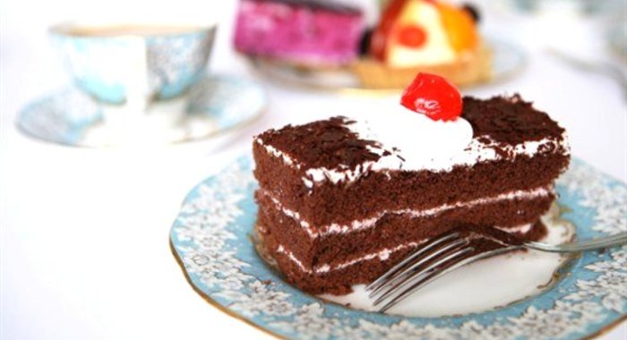 Шоколадно-малиновые замороженные пирожные