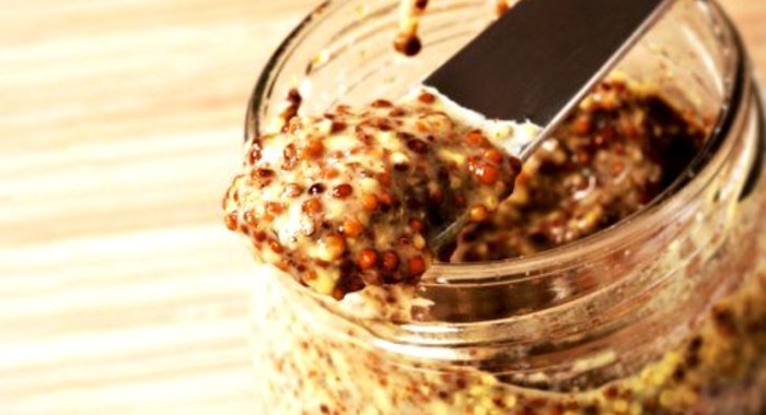 Медово-горчичная заправка с маком