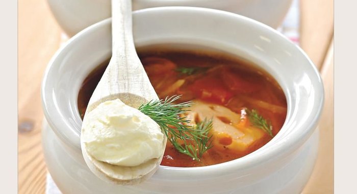 Щи с разварной говядиной и белыми грибами