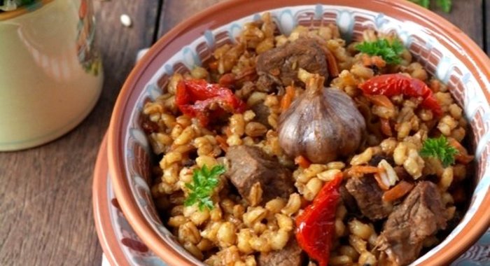 Плов из перловки с мясом