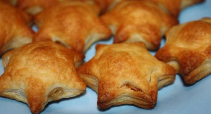Слоеные пирожки с рыбой Звездочки