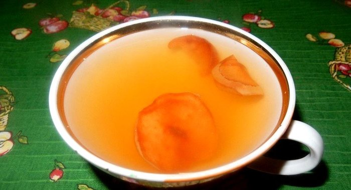 Компот из сушеных яблок с курагой и абрикосовым вареньем
