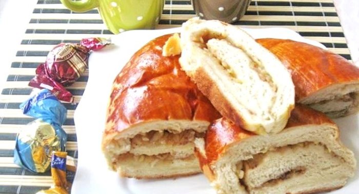 Рулет с яблоками и корицей