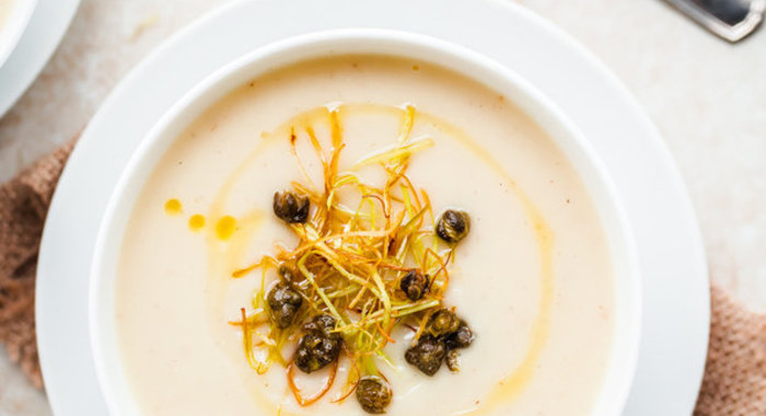 Суп-пюре из цветной капусты с луком-пореем