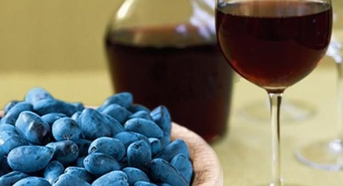 Домашнее вино из жимолости