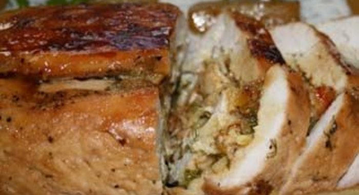 Рулет из индейки с грушей и рисом