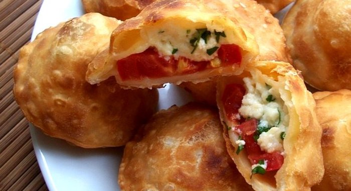 Пирожки с помидорами