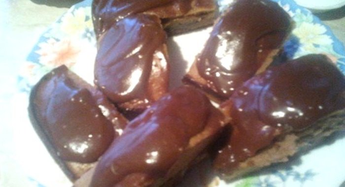 Бисквитные пирожные с вареной сгущенкой