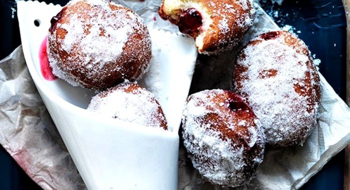 Пончики с малиновой начинкой