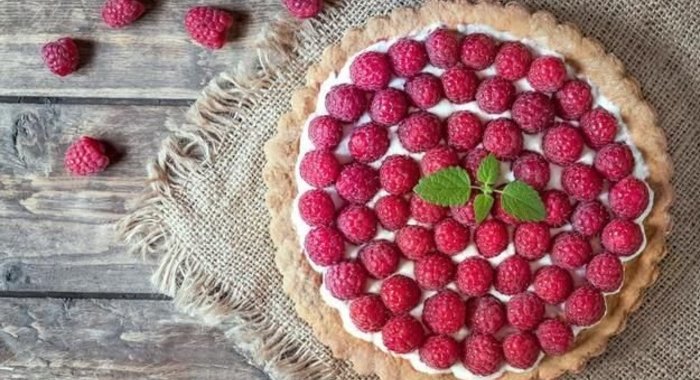 Торт с малиной и лаймом