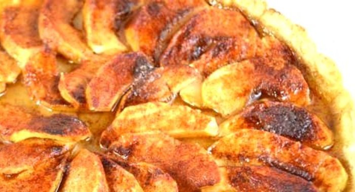 Шарлотка с яблоками открытая