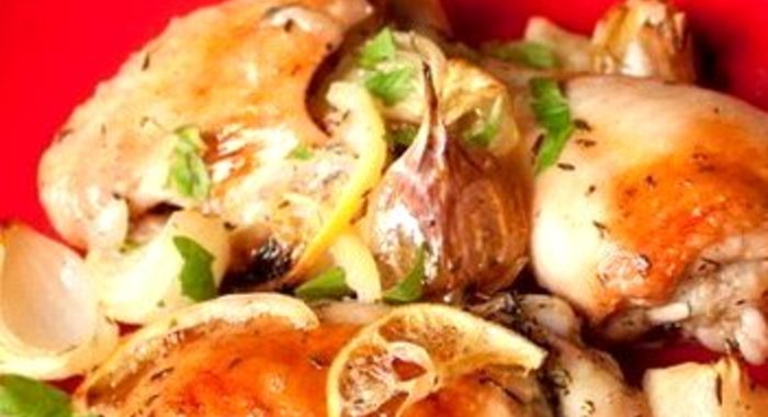 Запеченная курица с лимонами и белым вином