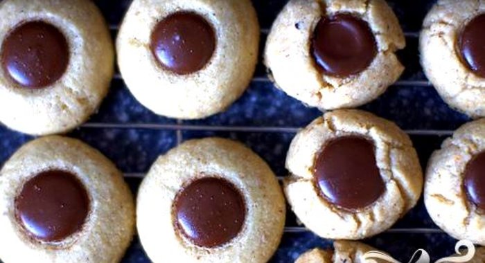 Печенье с шоколадом и фундуком