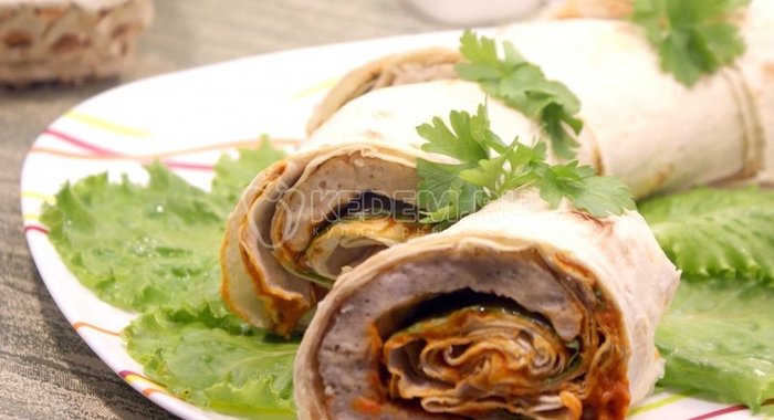 Рулет из лаваша с курицей