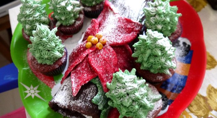 Рождественское полено и кексы-елочки