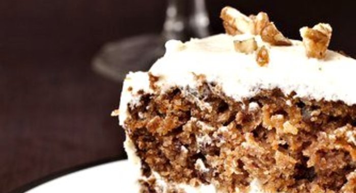 Морковный торт с изюмом и корицей