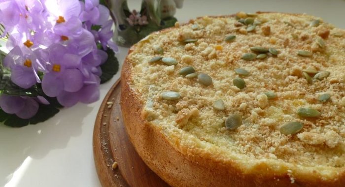 Шарлотка с тыквой и печеньем