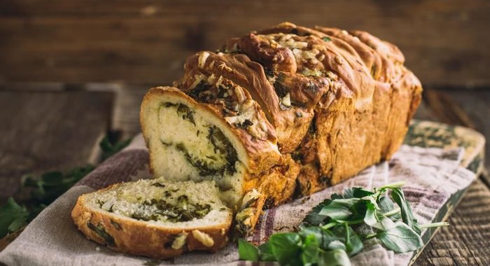 Хлеб с чесноком и травами