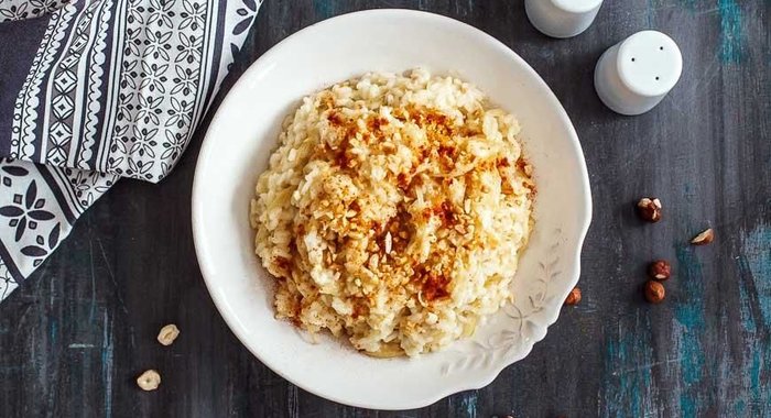 Постное ризотто с фундуком и карамелизованным луком