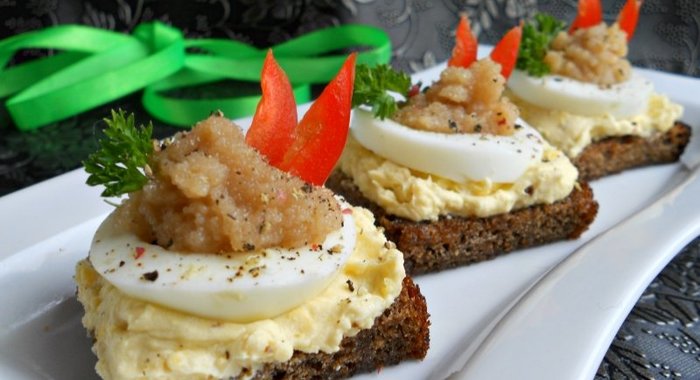 Бутерброды с икрой трески