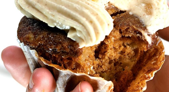 Капкейк с яблоком, специями и кремом из «Филадельфии» с корицей