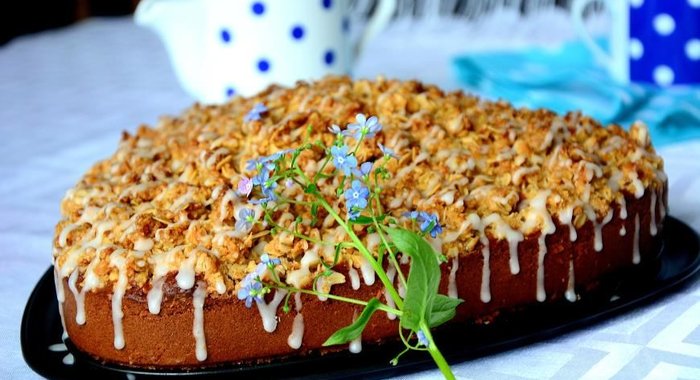 Шарлотка на простокваше со сливочной крошкой