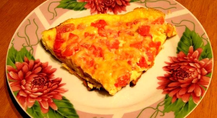 Омлет с помидорами