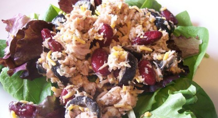 Португальский салат с тунцом