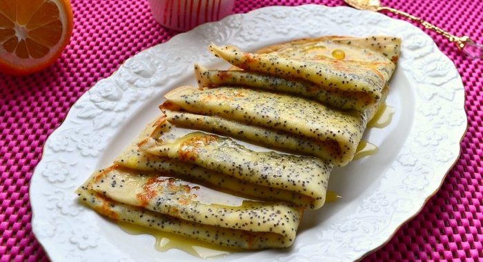 Маковые блины с цедрой лимона