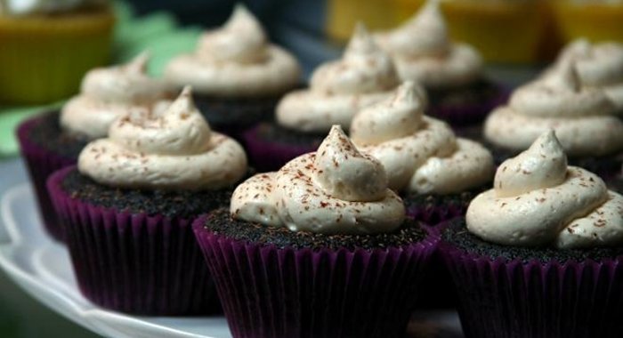 Шоколадные капкейки со сливочным кремом