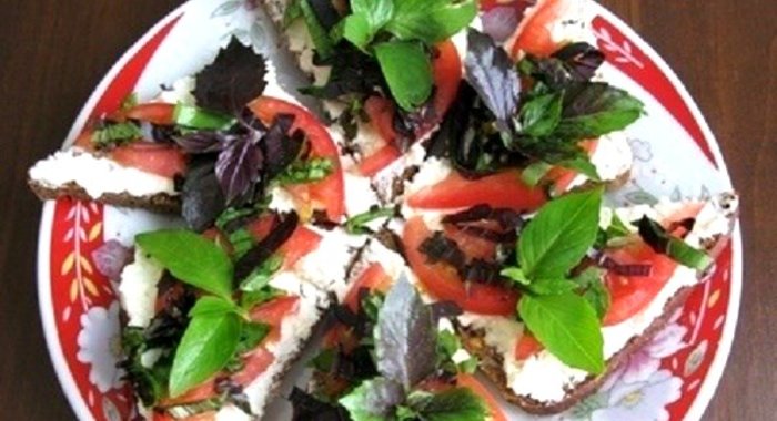 Бутерброд с сыром и томатами