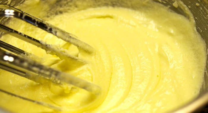 Тесто для шарлотки с яблоками