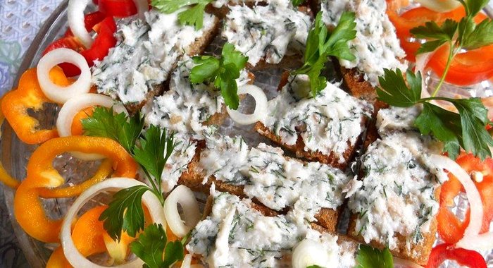 Бутербродики с салом и болгарским перцем