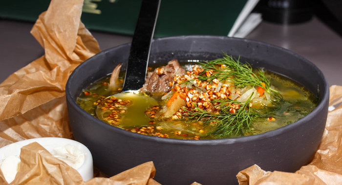 Щи из квашеной капусты с белыми грибами