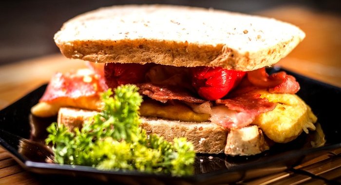 Бутерброд с сосиской