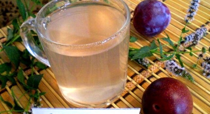 Сливовый компот с мятой