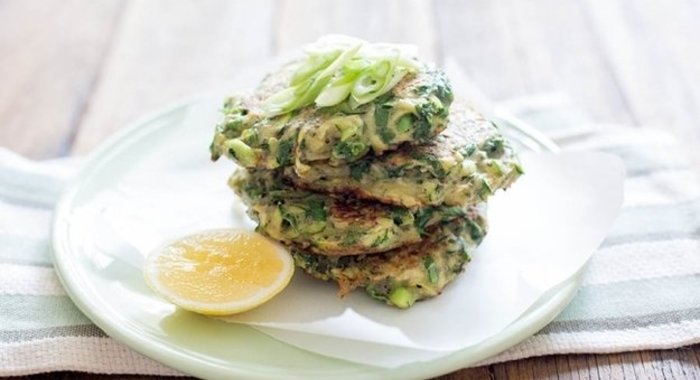 Оладьи из брокколи и кабачков
