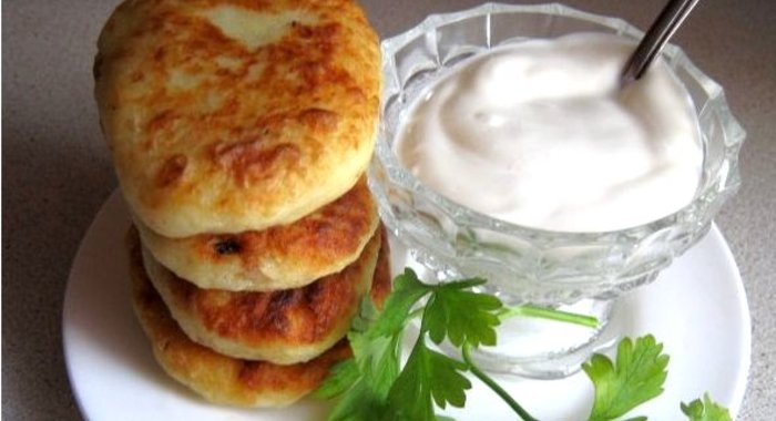Картофельные пирожки с начинкой из фарша
