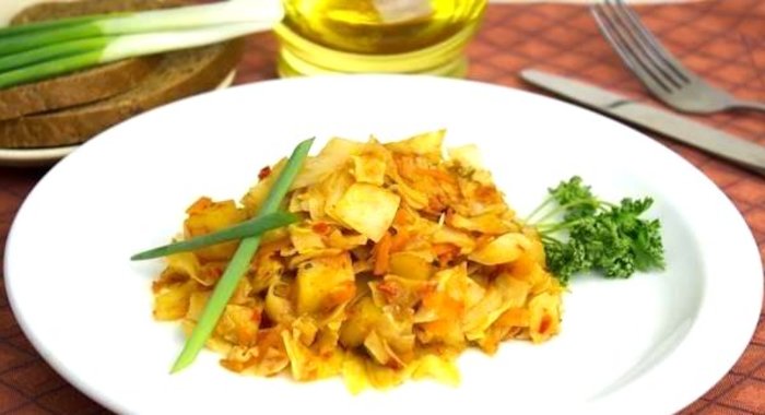 Овощное рагу с картофелем и капустой