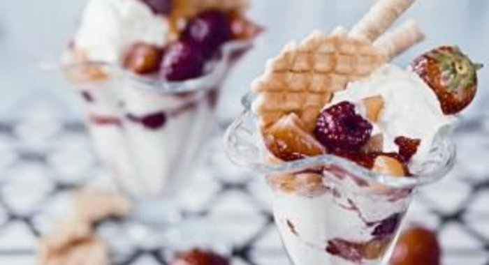 Мороженое с фруктами